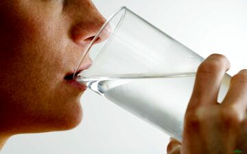 فواید نوشیدن آب با معده خالی