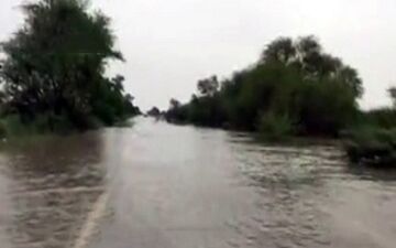 جاده اهواز اندیمشک در محاصره آب