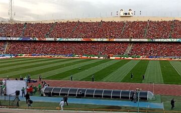 پُر شدن ورزشگاه آزادی شعارهای تند هواداران پرسپولیس و سپاهان 