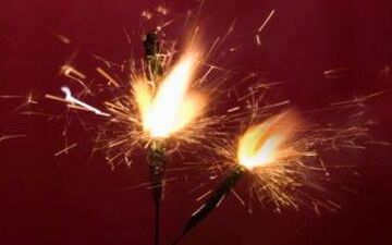 چهارشنبه سوری و جشن هولی از جشنهای آتش بازی در دنیا