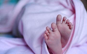 تولد چهلمین نوزاد سالم از مادر مبتلا به کرونا در شیراز