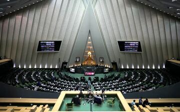 دومین جلسه سال ۹۶ مجلس به صورت «غیرعلنی» آغاز شد