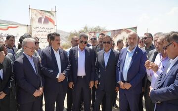 وزیر تعاون و مدیرعامل بانک رفاه در سفر به فارس طرح‌های اقتصادی را افتتاح کردند