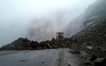 هشدار پلیس‌راه نسبت به لغزندگی محورهای مواصلاتی استان ایلام