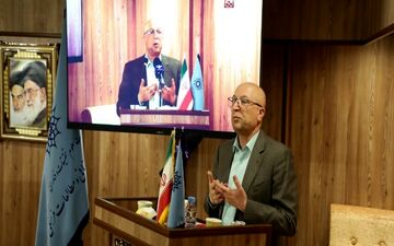 درخواست وزیر علوم از دانشگاهیان برای تحقق شعار سال