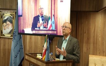 درخواست وزیر علوم از دانشگاهیان برای تحقق شعار سال