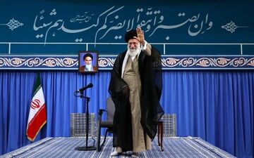 هزاران نفر از قشرهای مختلف مردم با رهبر انقلاب دیدار می‌کنند