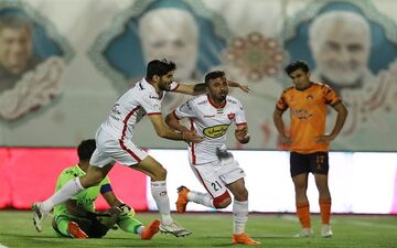 پیروزی پرسپولیس مقابل مس کرمان در ۴۵ دقیقه نخست
