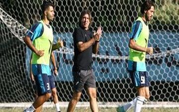 سرمربی آبی ها به یزدانی بازی می دهد ؟