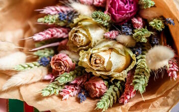 8 روش ساده برای خشک کردن گل‌های طبیعی بدون تغییر شکل و رنگ
