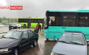 فیلم/ ورود تیم سپیدرود رشت به ورزشگاه سردارجنگل
