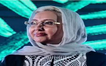 تفریح لاکچری خانم بازیگر کنار آب