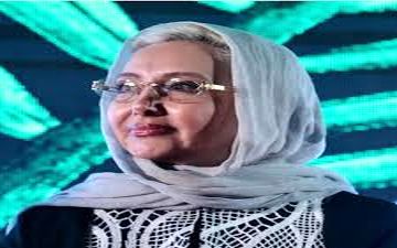 تفریح لاکچری خانم بازیگر کنار آب