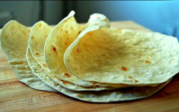 آموزش تهیه نان خانگی برای سحری: طعمی اصیل و مقوی