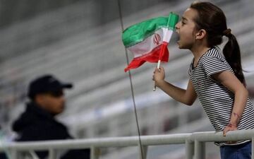 عکس/ دختر ایرانی، تماشاگر ذوب آهن - الدحیل