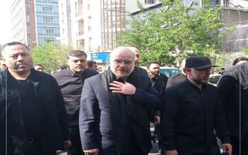 قالیباف سیاهپوش شد
