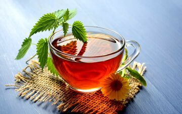 این داروها رو هرگز با دمنوش مصرف نکنید!