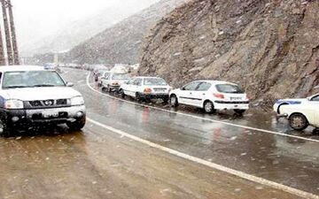 بارش برف در محورهای هراز و کندوان
