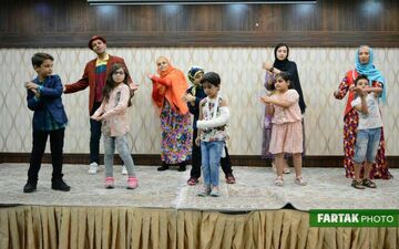 اجرای برنامه‌های شاد و با نشاط برای کودکان و نوجوانان توسط عمو احسان و خاله مهسان