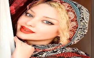 تیپ سندبادی بازیگر زن دورگه ایرانی هندی