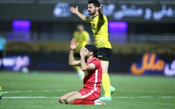 سپاهان قهرمانی را از پرسپولیس گرفت/باخت سرخ‌ها اشتباه عجیب لک