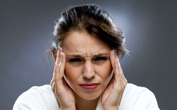 میگرن و زنان: چرا زنان بیشتر به این بیماری مبتلا می‌شوند؟