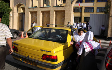 آموزش و پرورش پایش را از سرویس مدارس بیرون بکشد!