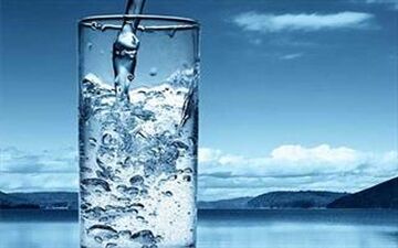 با آب نوشیدن از چاقی جلوگیری کنید