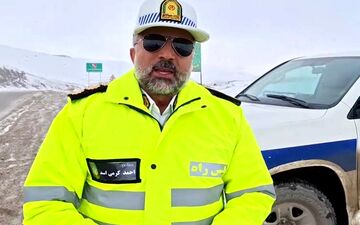 عملیات نجات ۱۵ خودرو گرفتار بهمن توسط پلیس راه
