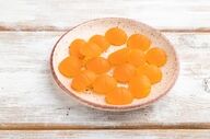 طرز تهیه آبنبات پرتقال و لیمو بازاری در خانه؛ ساده و خوشمزه