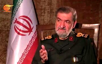 محسن رضایی: آمریکا در دام جنگ گیر افتاده و نمی‌تواند عقب‌نشینی کند