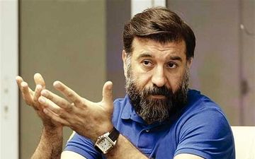 ستاره پرسپولیسی در کنار ماشین سوپر لاکچری اش