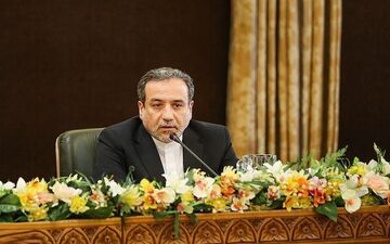 رایزنی عراقچی و همتای آذری؛ تردد کامیون‌های ایرانی به قره باغ کوهستانی کذب محض است
