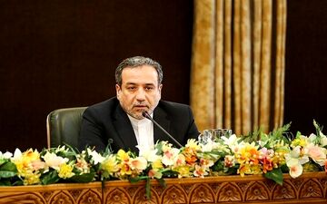 رایزنی عراقچی و همتای آذری؛ تردد کامیون‌های ایرانی به قره باغ کوهستانی کذب محض است
