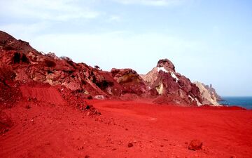 ساحل سرخ خلیج فارس زیباست
