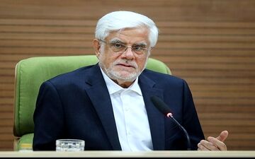 عارف: صنعت خودرو ایران در بن‌بست است/پیش فروش خودرو باید متوقف شود