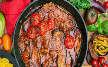 طعم و عطر گوجه بادمجان زغالی عشایر قشقایی را تجربه کنید! | فیلم