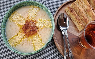 طرز تهیه حلیم گندم خانگی با گوشت؛ صبحانه‌ای مقوی و دلچسب برای خانواده