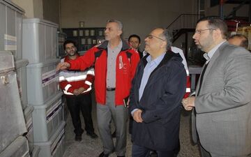 بازدید دبیرکل جمعیت هلال احمر از روند آماده سازی تجهیزات اضطراری