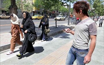 پشت پرده مزاحمت‌های خیابانی؛ چرا برخی افراد به حریم دیگران تعرض می‌کنند؟