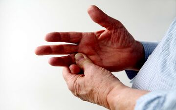 درمان خانگی خواب رفتن انگشتان دست