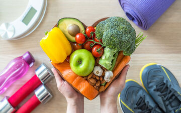 
بهترین غذاهایی که برای کاهش تری‌گلیسرید خون مفید است