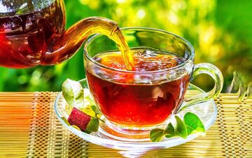 انتخاب هوشمندانه برای استخوان‌ها: چای یا قهوه