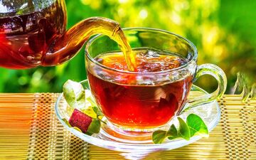 انتخاب هوشمندانه برای استخوان‌ها: چای یا قهوه