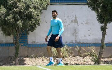 بازگشت حسینی؛ کاپیتان استقلال برای نبرد با سپاهان آماده می‌شود
