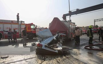 یک کشته و یک مجروح در واژگونی تریلی حامل گازوئیل در مشهد