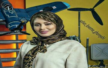 "سحر قریشی" و ماکت هواپیما + عکس