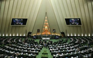 حقوق کارکنان دولت از ۵۰۰ هزار تومان تا یک میلیون تومان افزایش می‌یابد