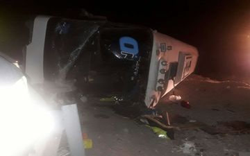 واژگونی اتوبوس در شاهرود حادثه ساز شد!