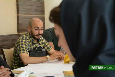 نشست هم‌اندیشی مدیران هتل پارسیان کرمانشاه با فعالان عرصه گردشگری
